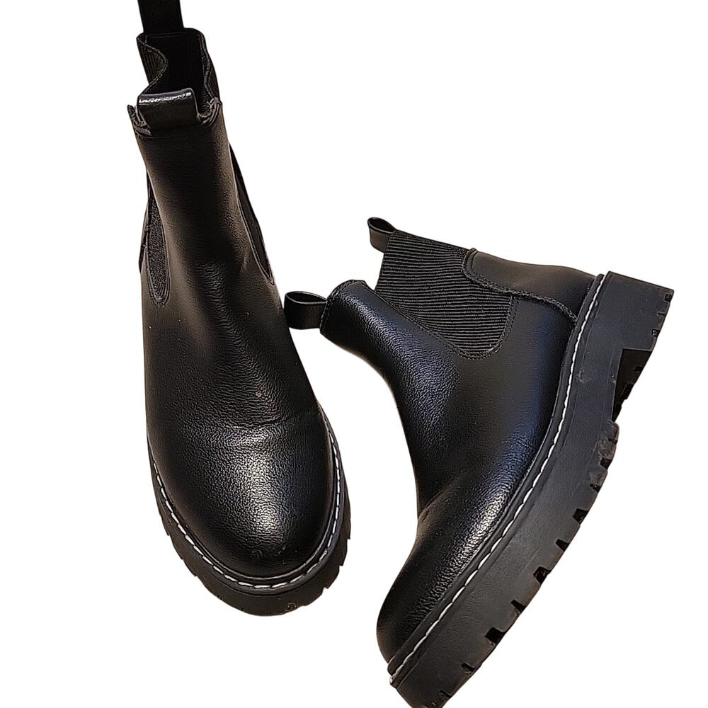 Chelsea Boot Women's Size 7 Black Chunky Platform Ankle DV by Dolce Vita Slip-On